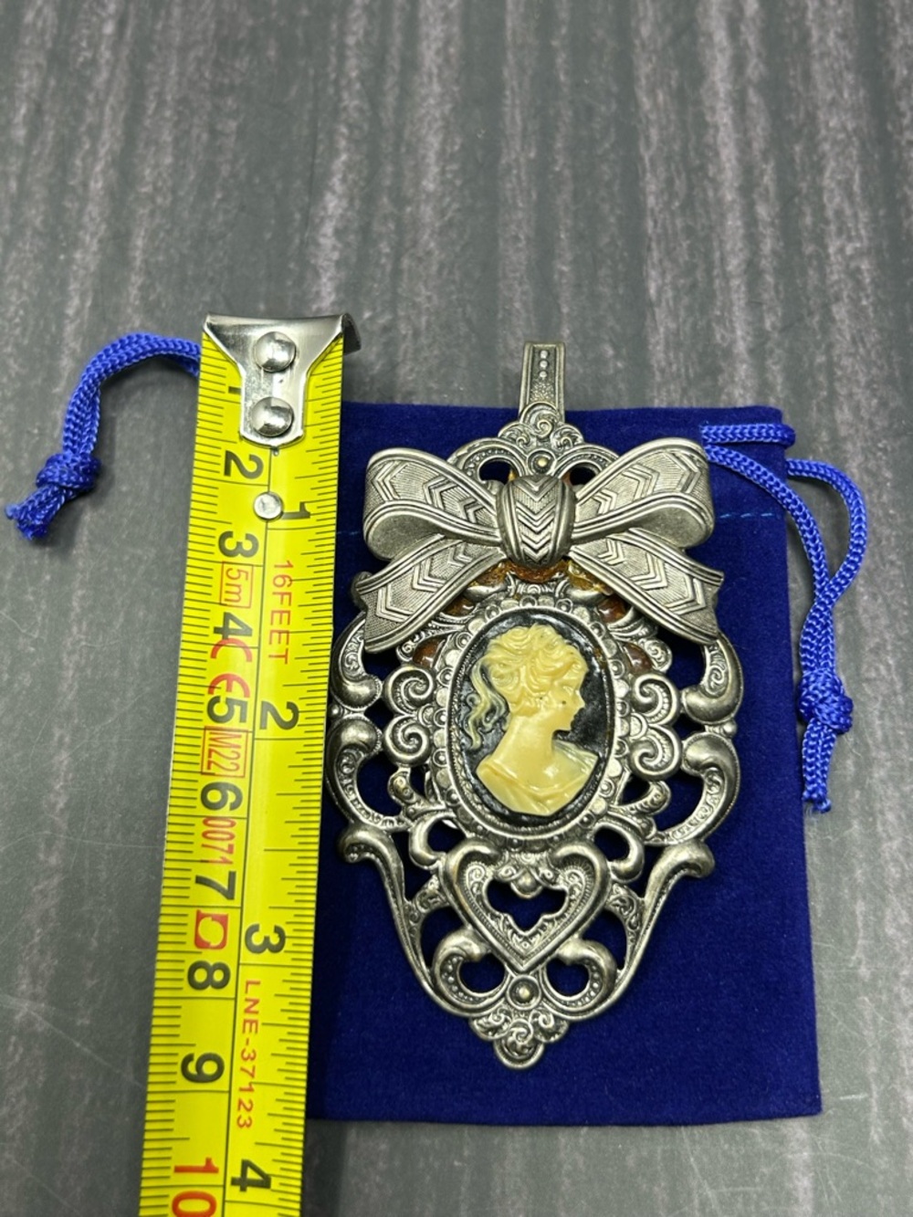 Vintage Cameo Dress Clip Fur Clip Large Ornate Silver Tone Victorian Style - Picture 5 of 8
